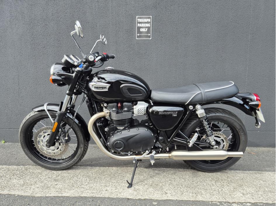 TRIUMPH Bonneville T100