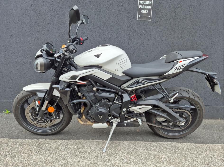 TRIUMPH STREET TRIPLE 765 R
