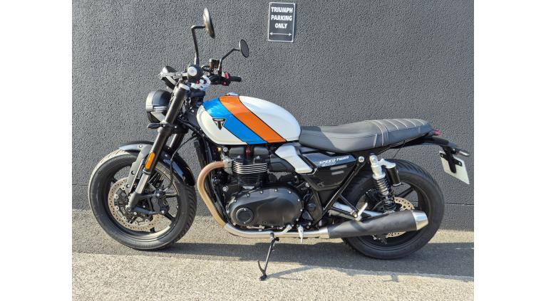 TRIUMPH SPEED TWIN 900