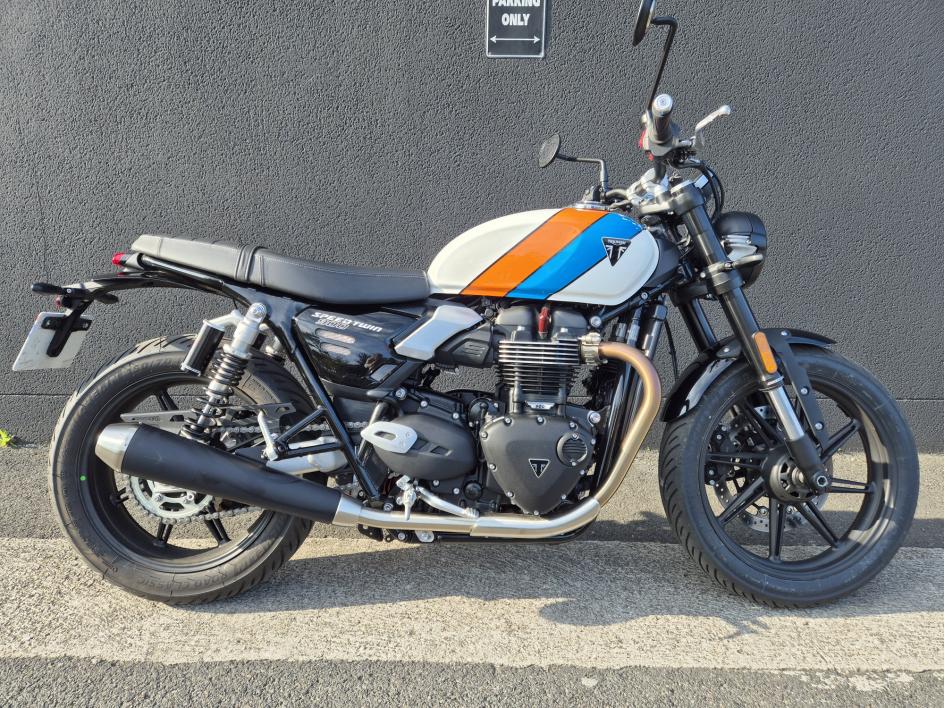 TRIUMPH SPEED TWIN 900