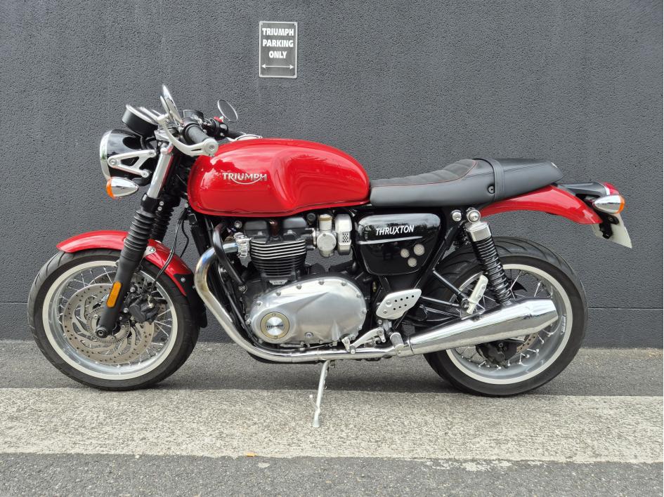 TRIUMPH THRUXTON 1200