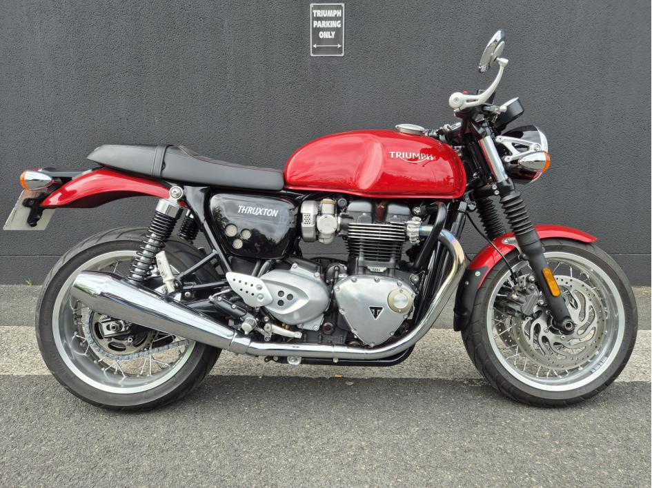 TRIUMPH THRUXTON 1200